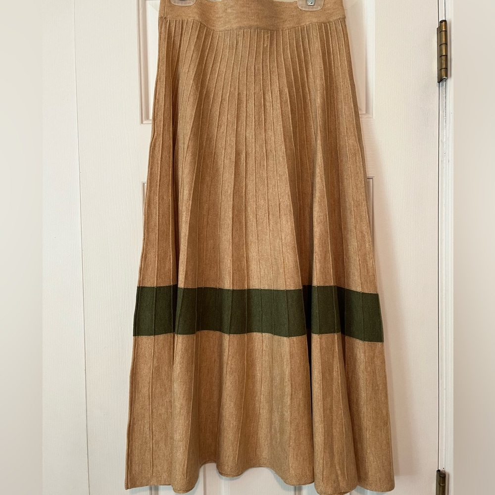 Roolee Small Pleated Tan Knit Skirt with Green Stripe - Picture 3 of 3